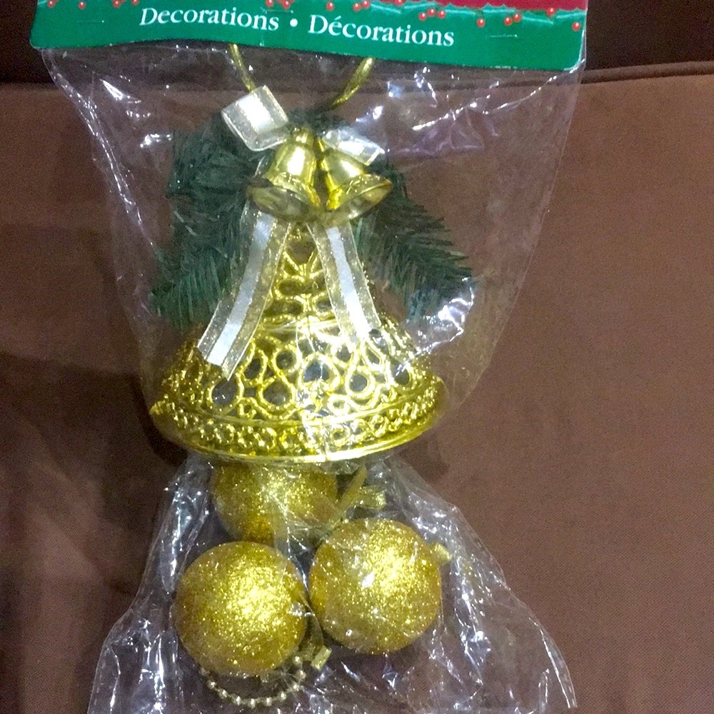 Gold Sparkly Christmas Bell Door Hanger Filigree Ornament Tree Display 4.5" NWT - Picture 8 of 13